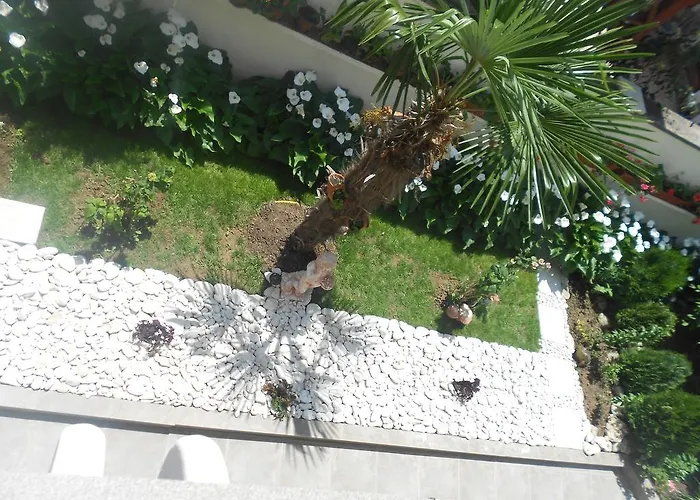 Къща за гости Laguna